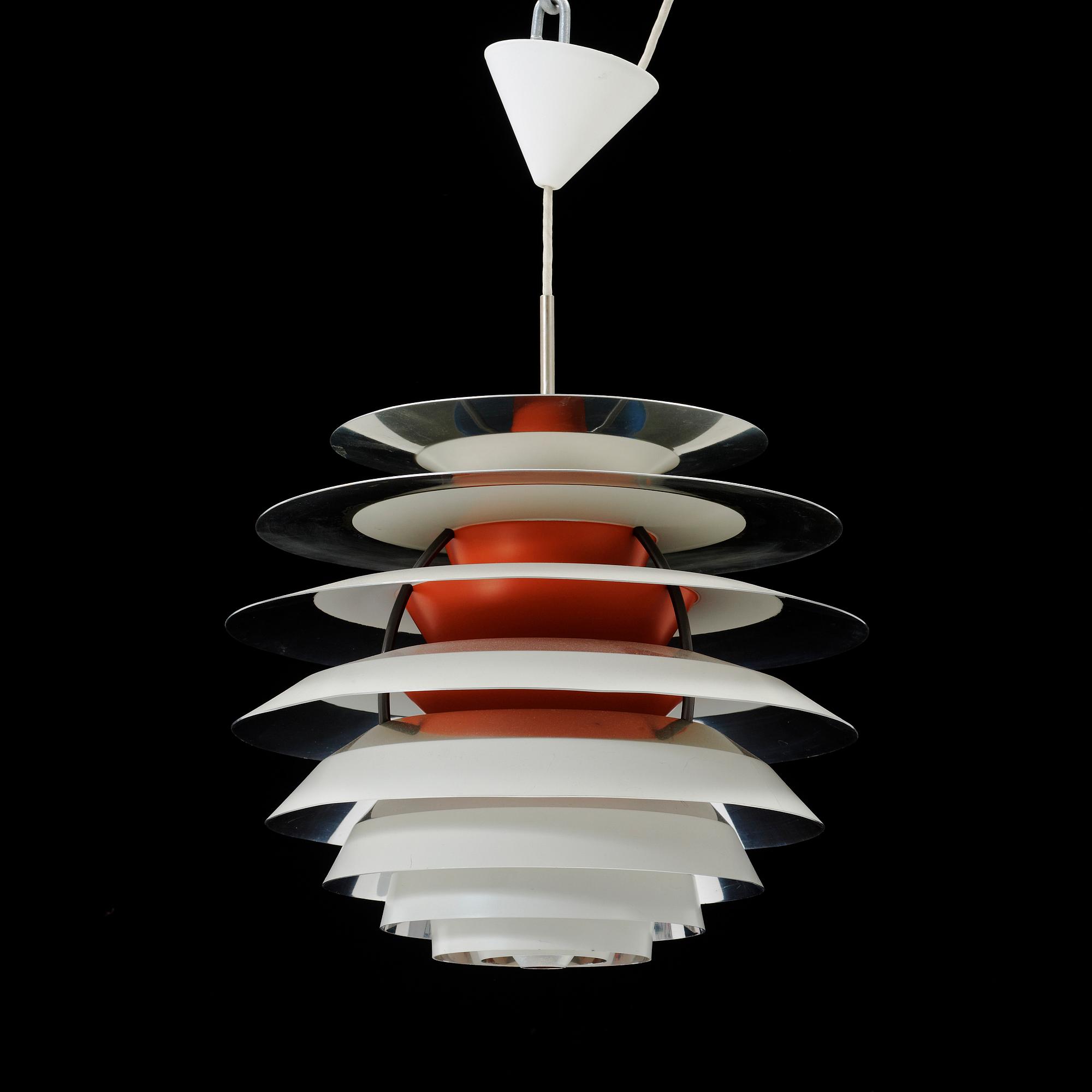 TAKLAMPA, "PH Kontrast", Poul Henningsen för Louis Poulsen, Danmark. Modellen formgiven år 1957. Höjd 50 cm.
