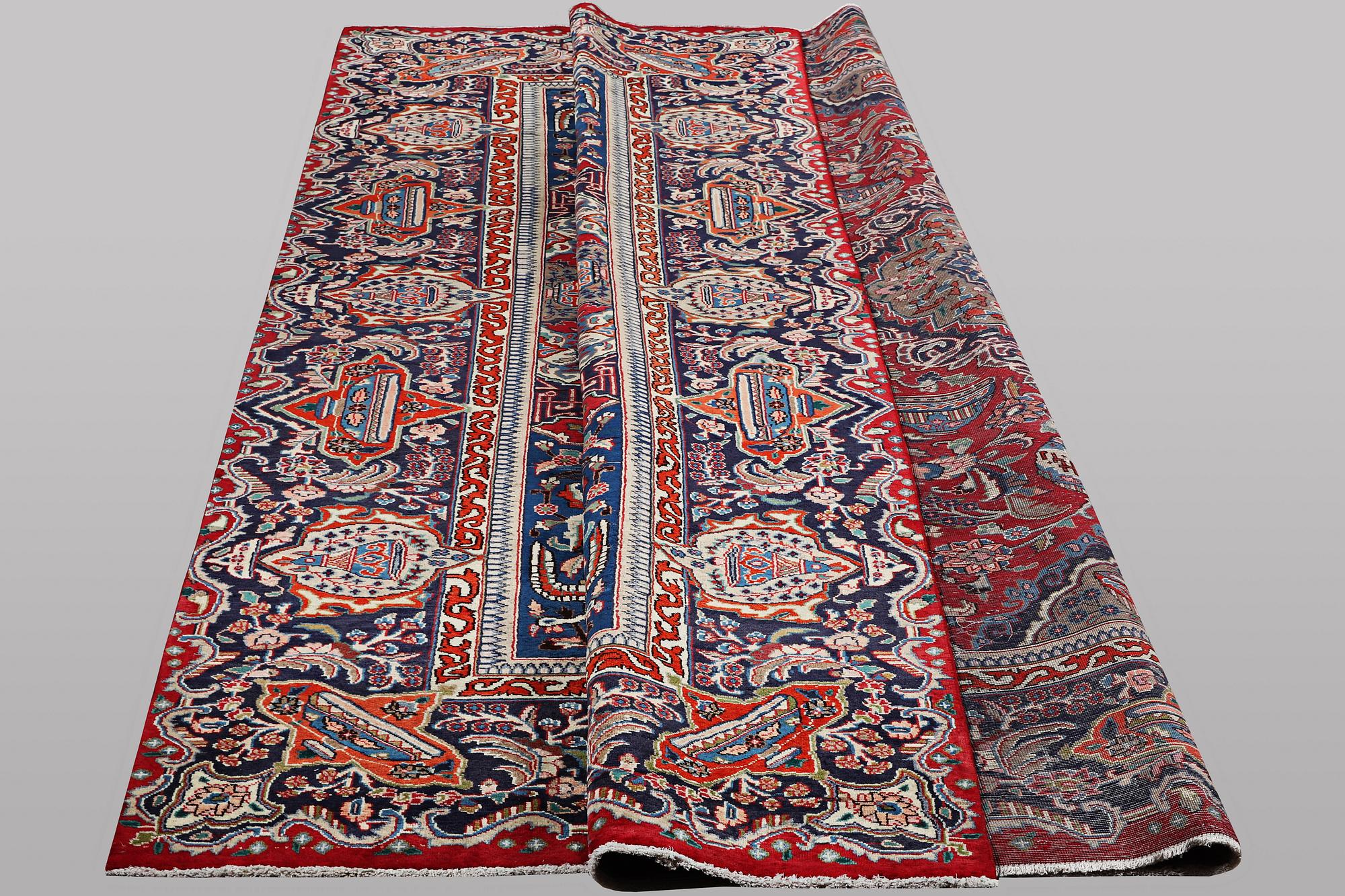 A carpet, Kashan, ca 388 x 290 cm.