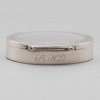 SPETSDOSA, silver, Eric Björkman, Eskilstuna 1839. Vikt ca 48 gram.