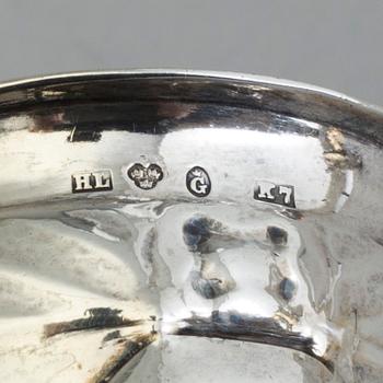 A Swedish Art Nouveau silver salt cellar with family crest Cederström, maker's mark Hugo Lundstedt, Gothenburg, 1912.