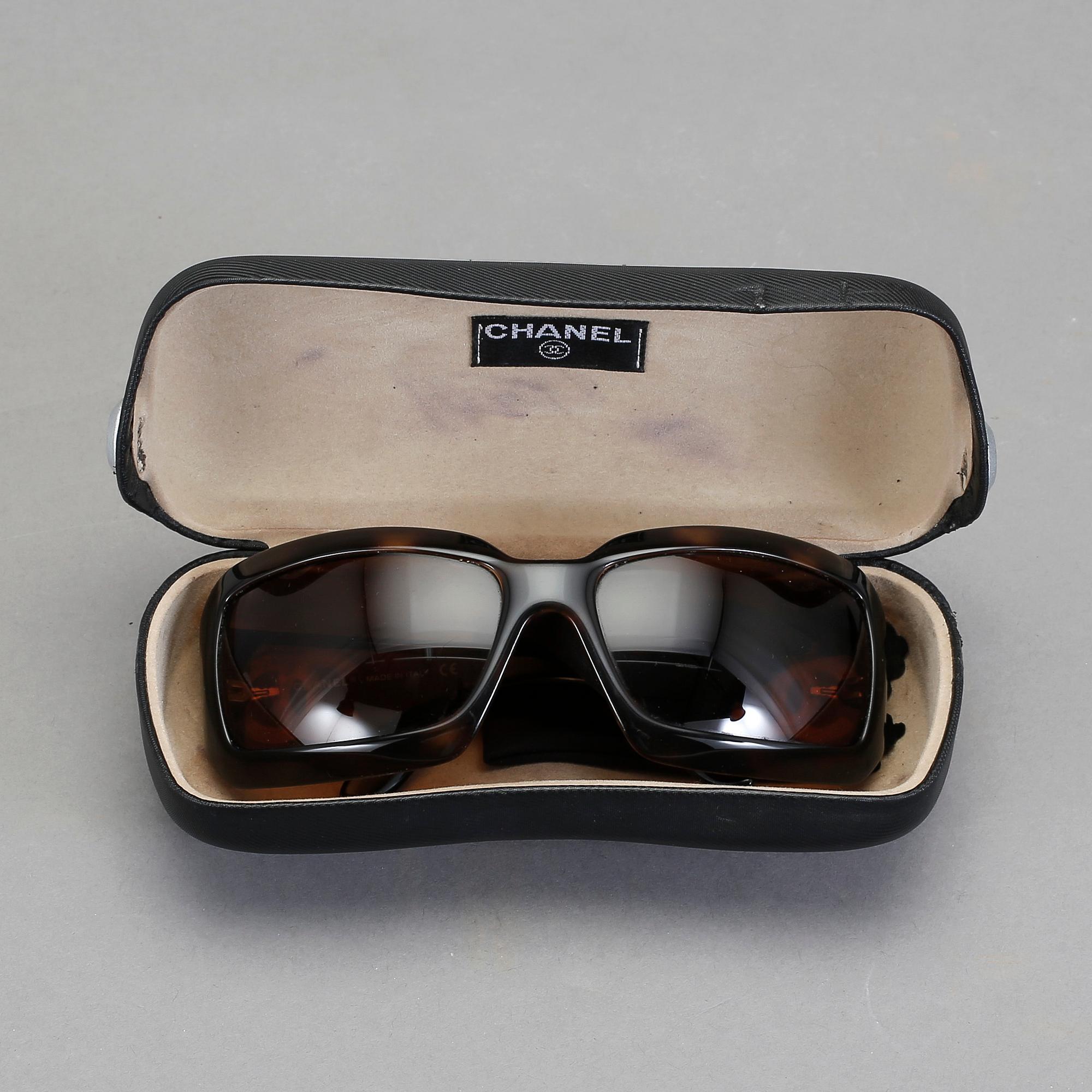 SOLGLASÖGON, Chanel.