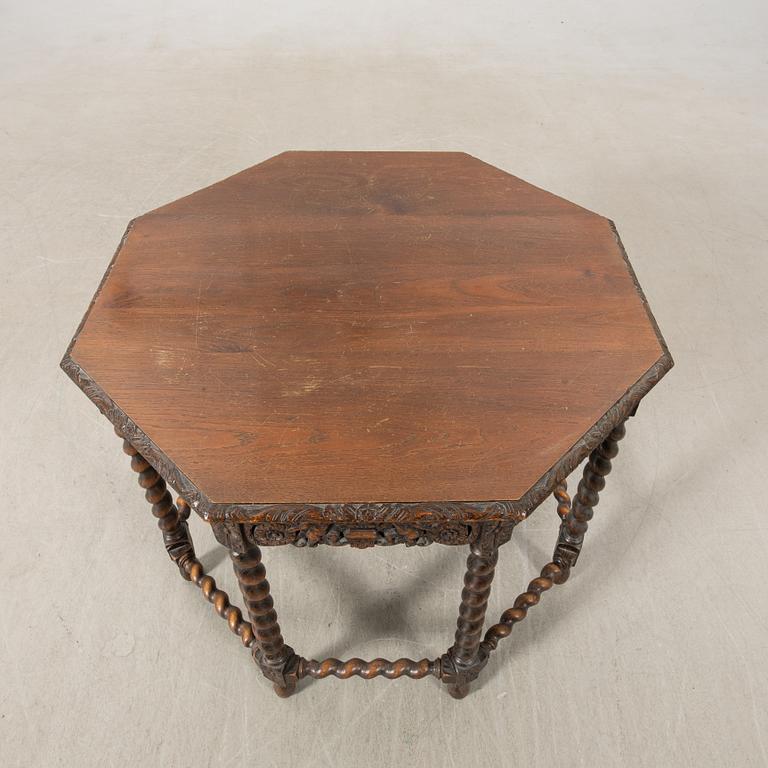 Coffee table, first half of the 20th century.