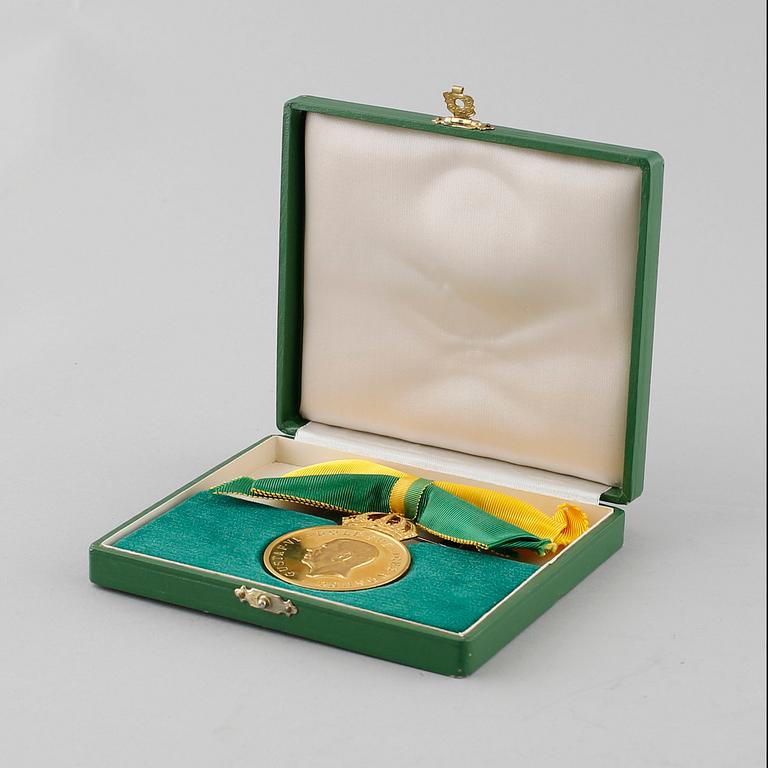 A Royal gold Swedish medal from the Kungliga patriotiska sällskapet, 1961.