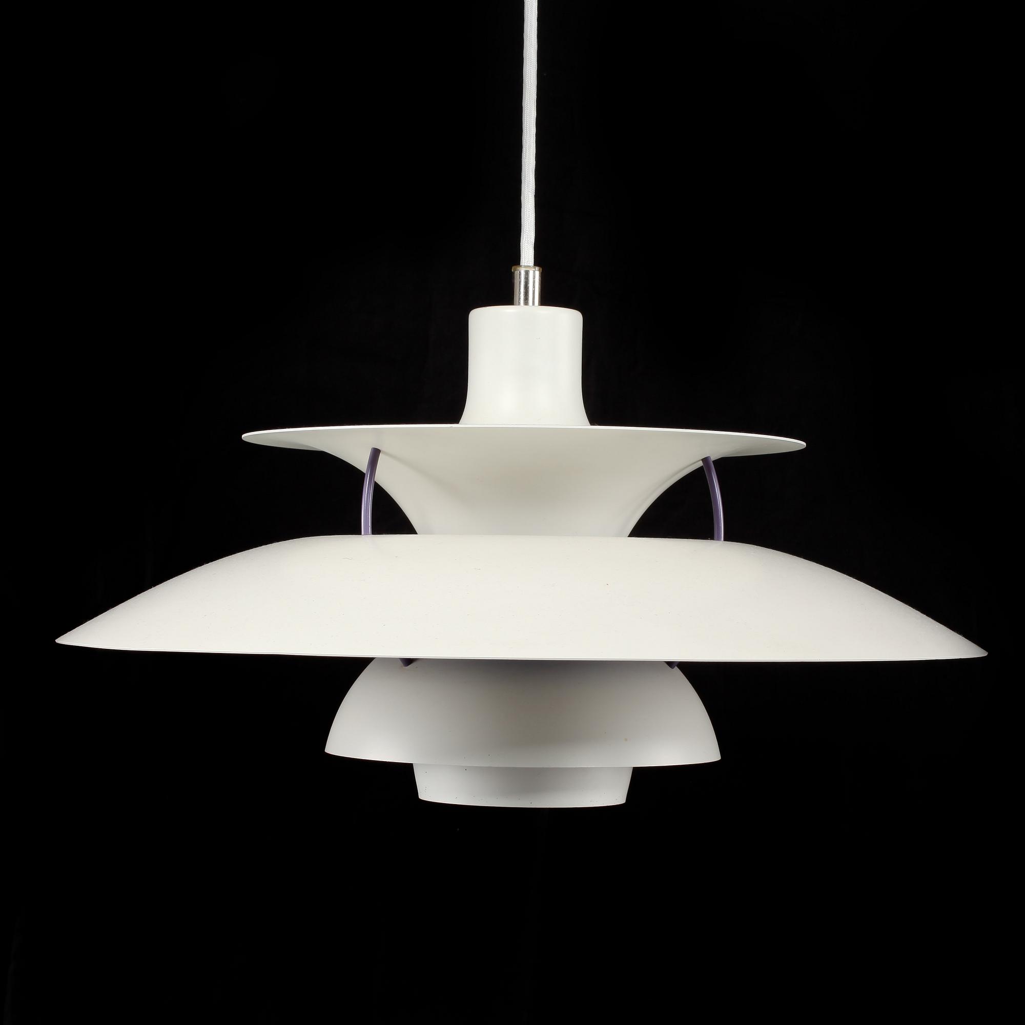 TAKLAMPA, "PH 5", Poul Henningsen för Louis Poulsen, Danmark, 1900-talets slut. Höjd 27 cm.