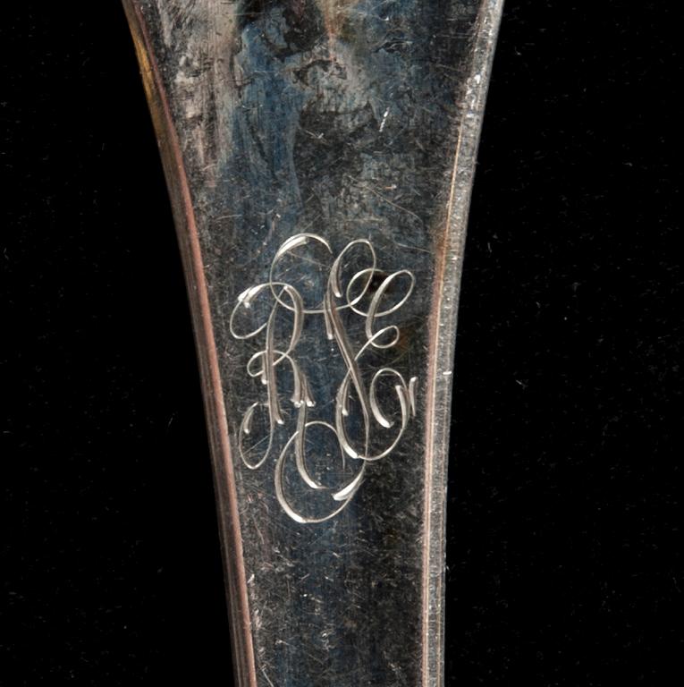 SERVERINGSBESTICK, 9 st, och KAFFESKEDAR, 8 st, silver, "Jousi" Kultakeskus, Tavastehus 1900-talets mitt. Vikt 354,8 g.