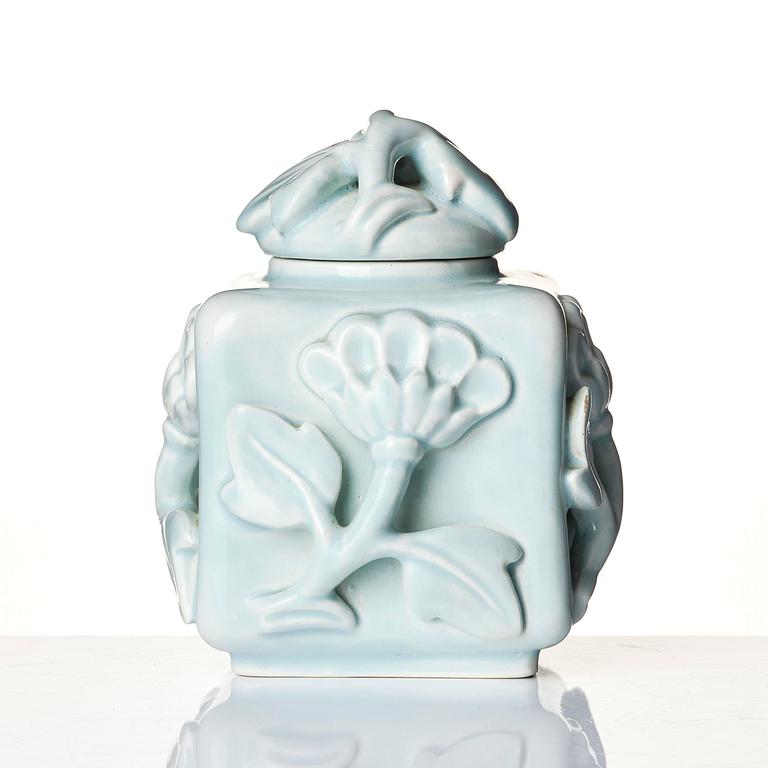 Wilhelm Kåge, a glazed ceramic tea caddy with cover, Gustavsberg, 1925.