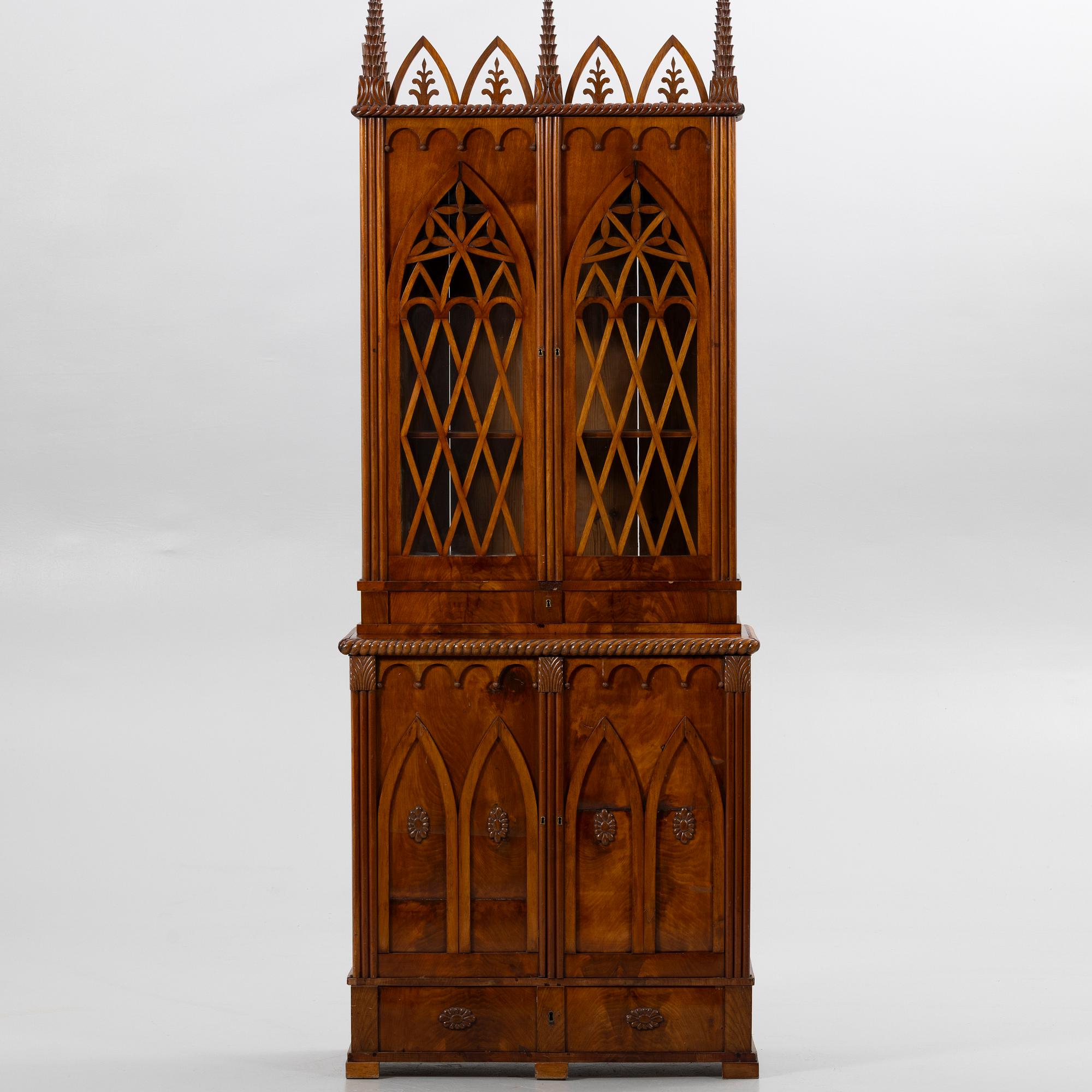 Bokskåp, nygotik, troligen England, 1800-tal.