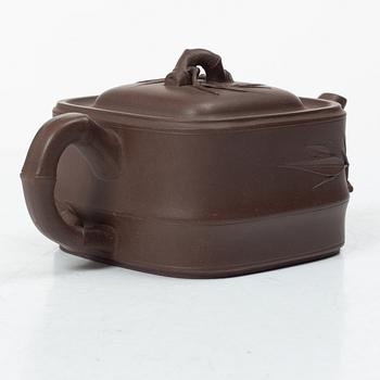 Två tekannor, yixing, Kina, tidigt 1980-tal.