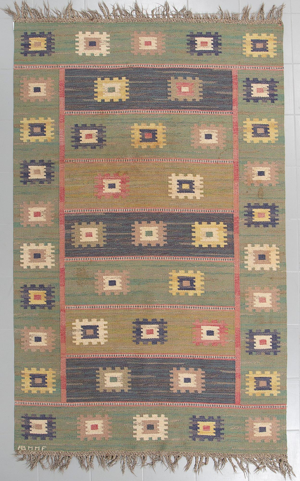 MÄRTA MÅÅS-FJETTERSTRÖM, a flatweave rug, signed AB MMF, 248 x 155 cm.