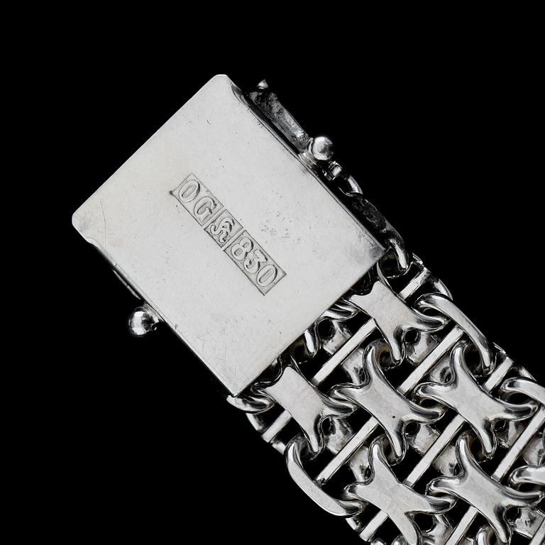 COLLIER OCH ARMBAND, silver. Total vikt ca 105 g.