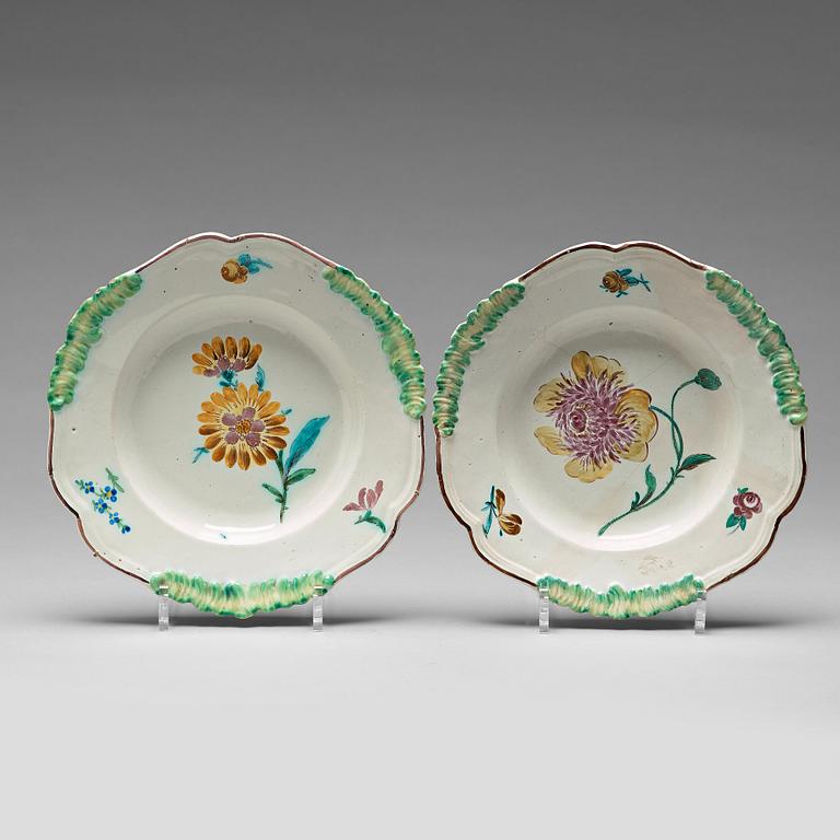 SOPPTALLRIKAR, ett par, fajans. Reval, 1700-tal.