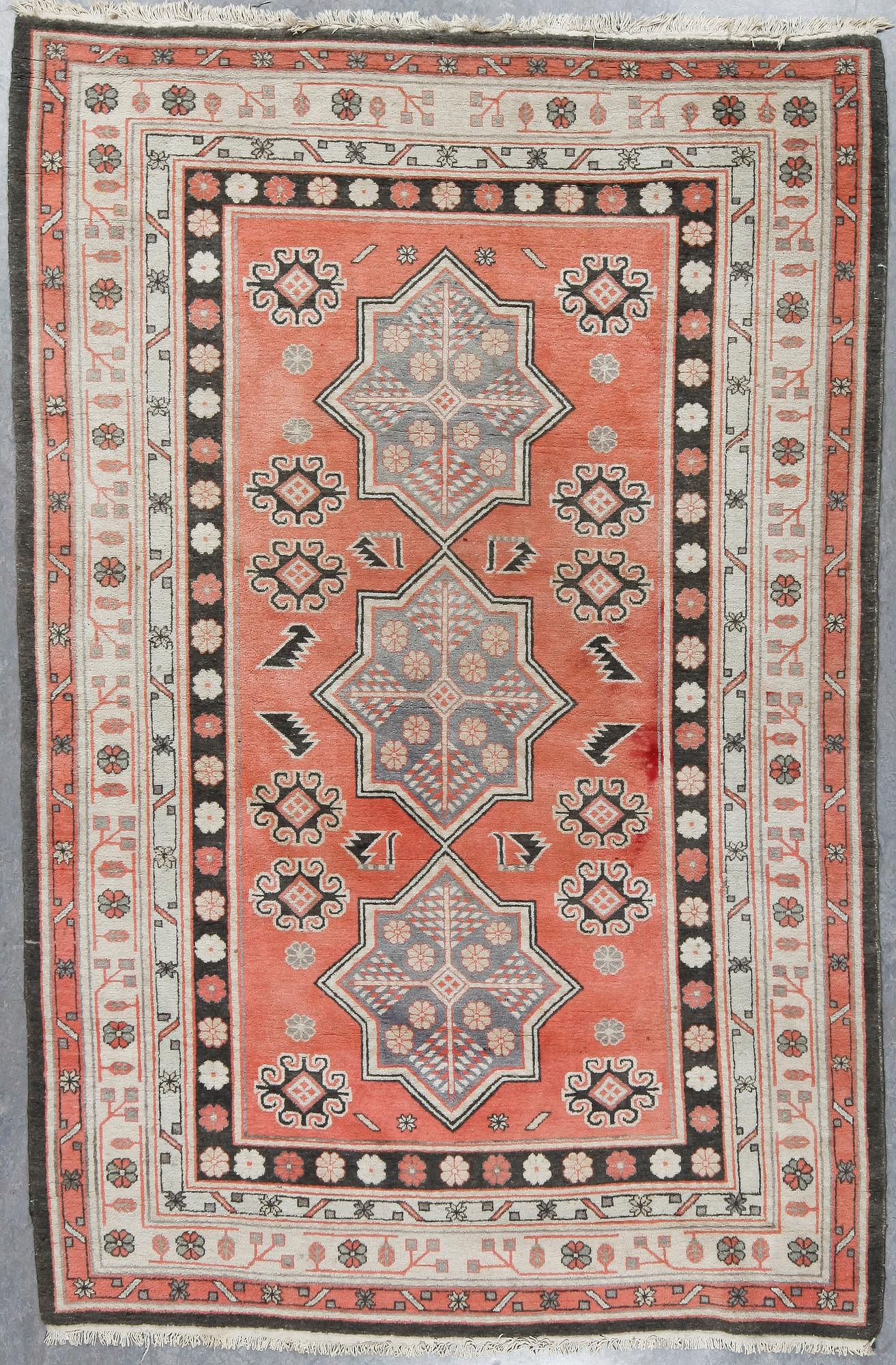 MATTA, old Kina, 255x170 cm.