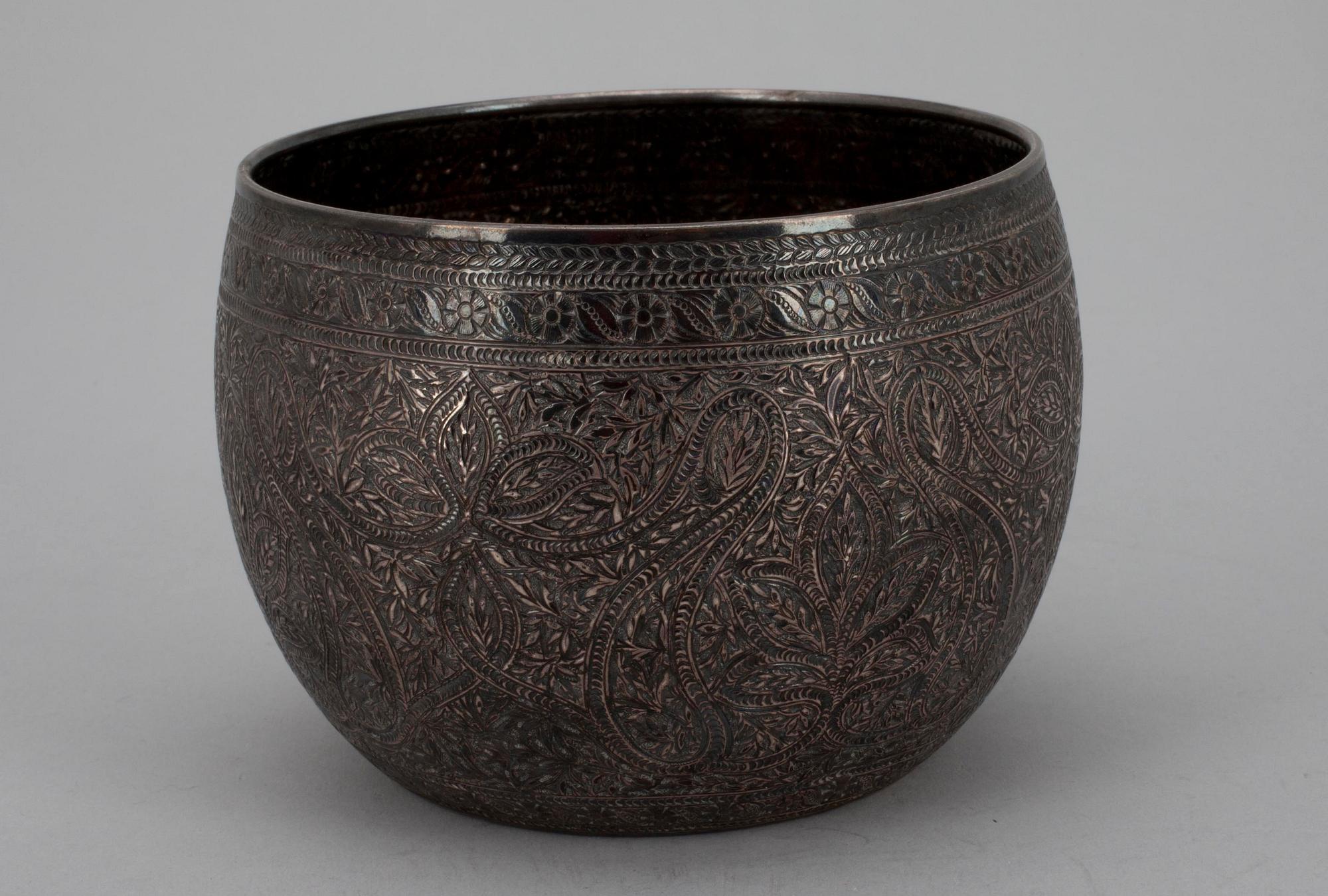 SKÅL,sterling silver. Sheffield 1877 . Vikt 250 g.