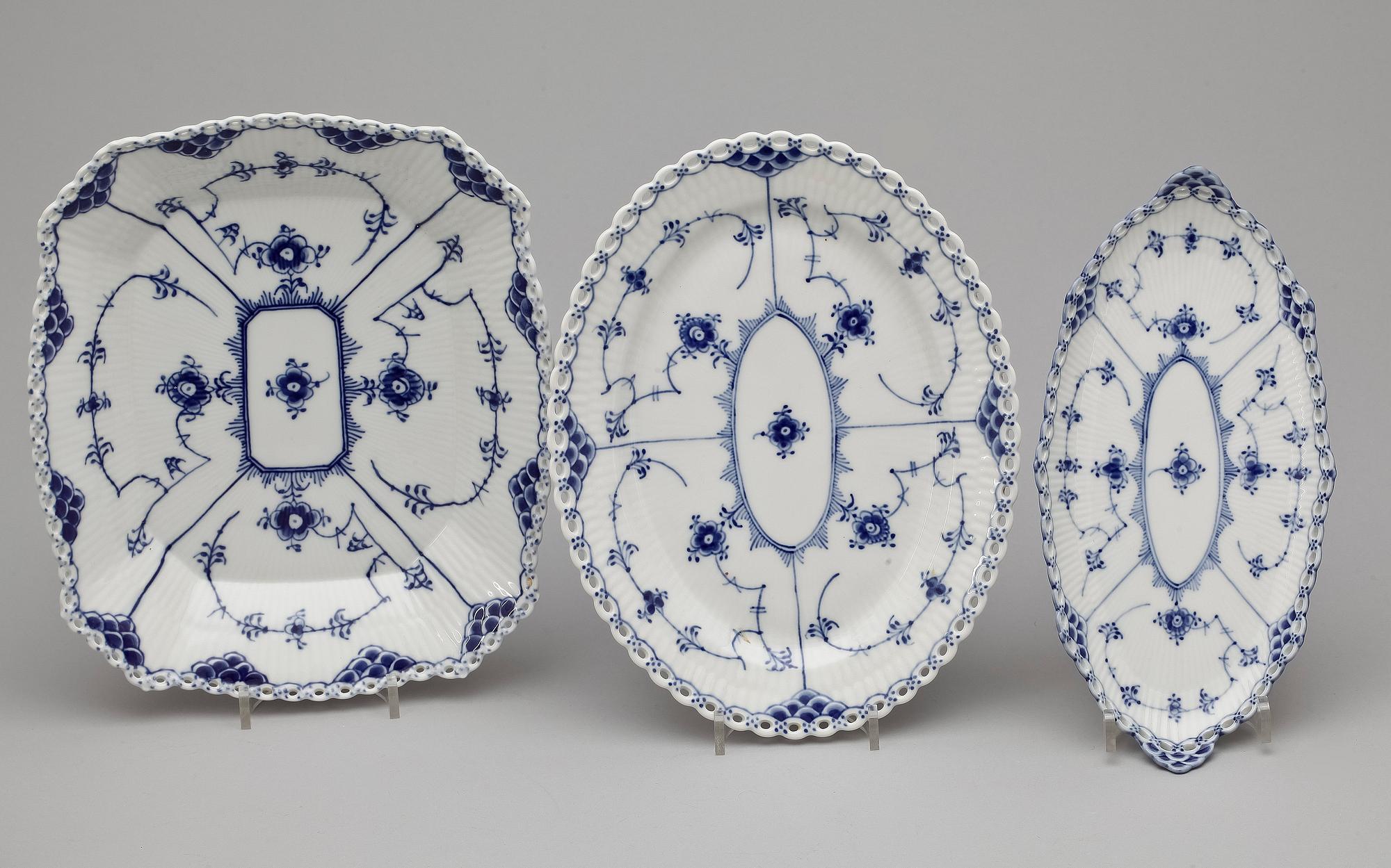 MAT- samt KAFFESERVIS, 151 delar, porslin, "Musselmalet", Royal Copenhagen, 1900-tal.