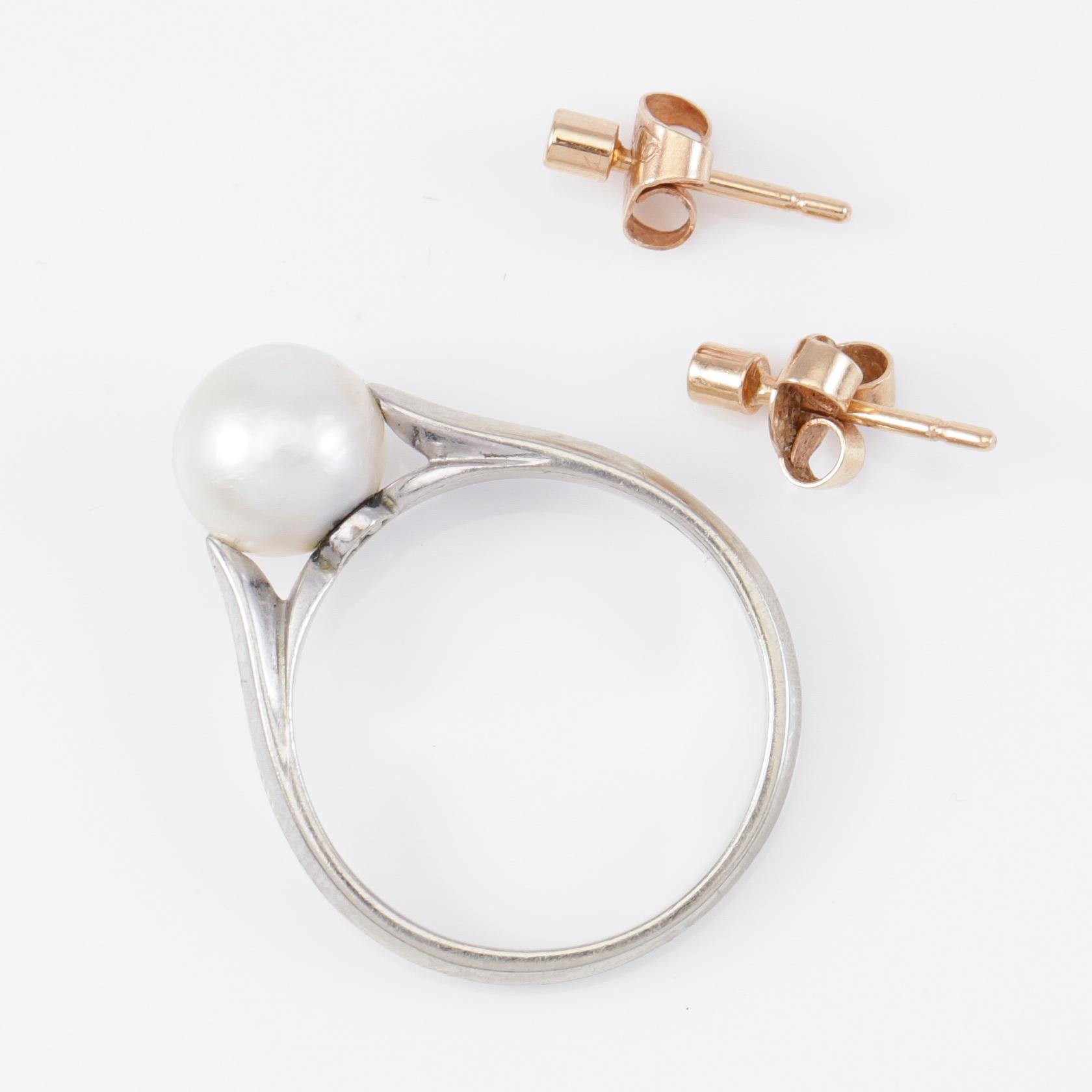 RING OCH ÖRHÄNGEN, 1 par, 18K guld och briljantslipade diamanter. Total vikt ca 4 g.