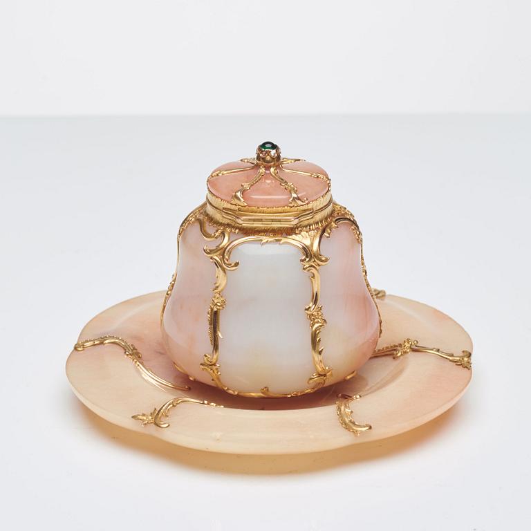 Fabergé, bläckhorn på fat, verkmästare Michael Perchin, S:t Petersburg 1886-1895, ristat inventarie nr 43799.