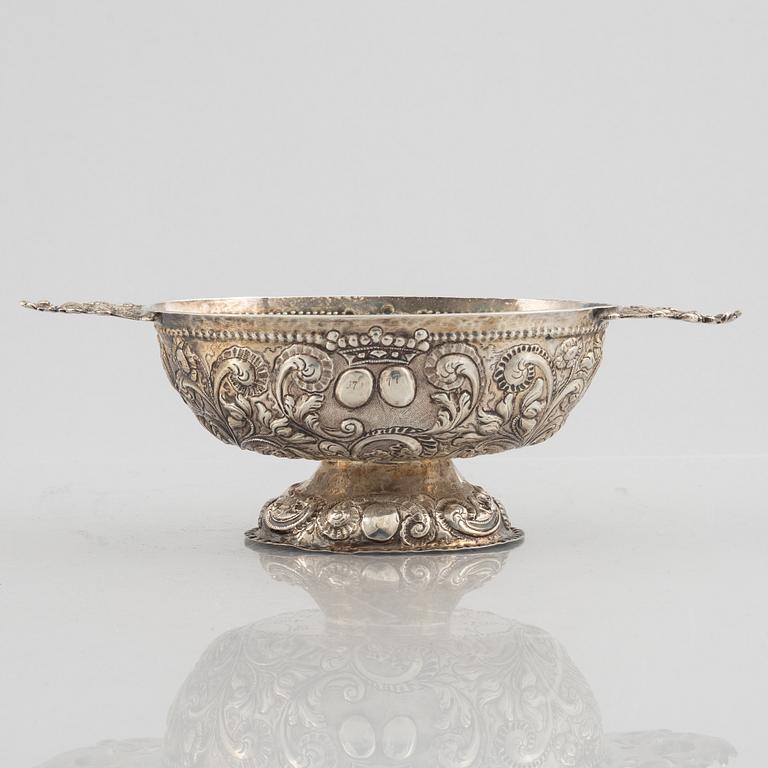 A Baroque style silver bowl, 19th Century.