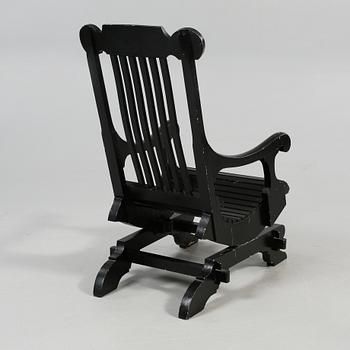 GUNGSTOL, sk amerikansk gungstol, Sverige, 1900-talets första hälft.