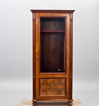 BOKSKÅP, nyrenässans. 1800-talets slut.