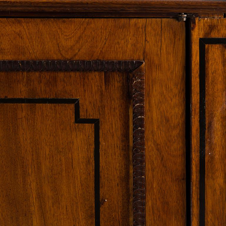 A Russian display cabinet from the first half of the 19th century.