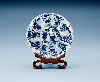 A blue and white flower shaped dish, Qing dynasty, Kangxi (1644-1722).