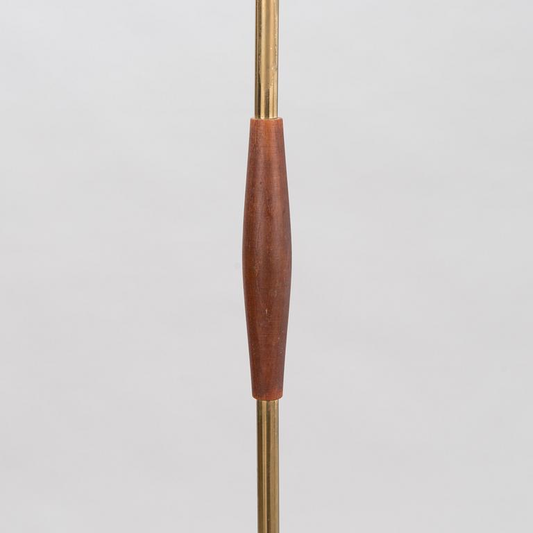 A floor lamp from around the 1960s.