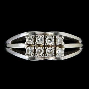 RINGAR, 5 st, 18k guld. En ring med åtta diamanter tot ca 0.08 ct.