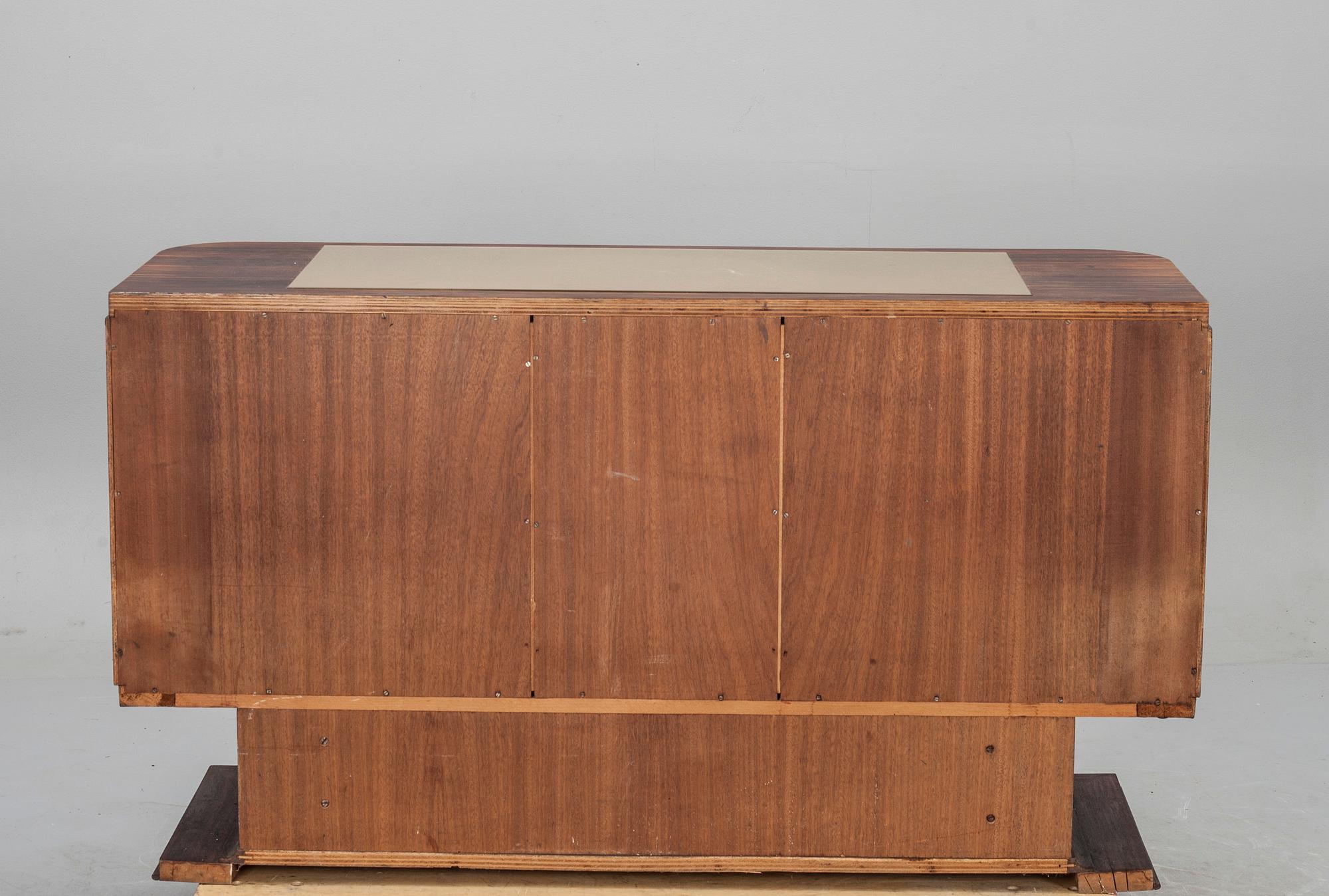 SIDEBOARD, Art decostil, 1900-talets mitt.