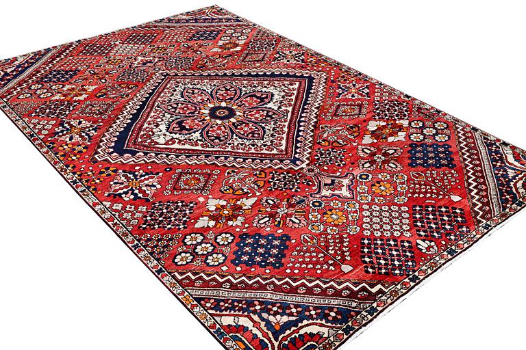 A Bakhtiari carpet, c. 340 x 226 cm.