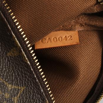 VÄSKA, "Pochette Accesoires 21", Louis Vuitton.