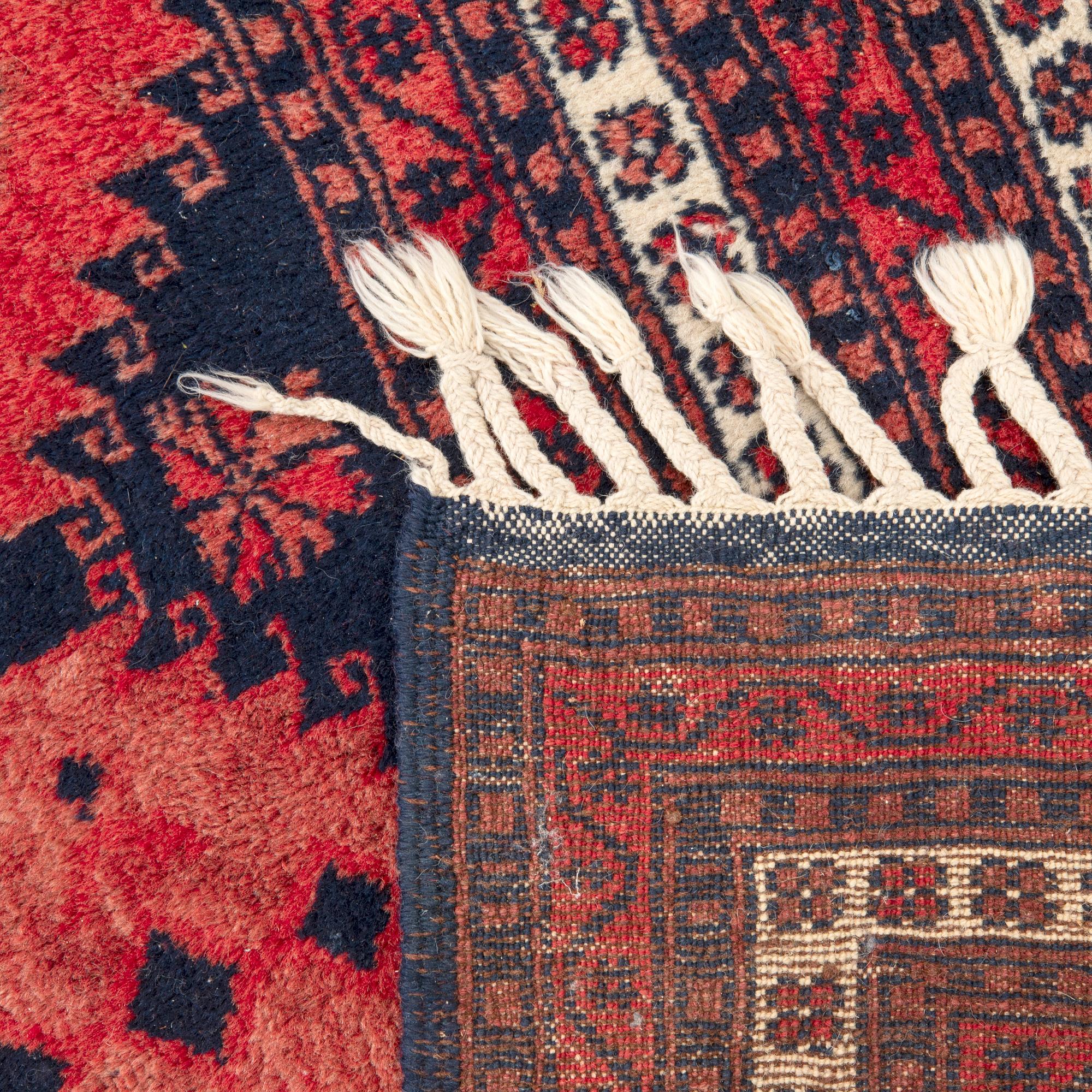 Rug, Turkey, semi-antique, approximately 273x198 cm.