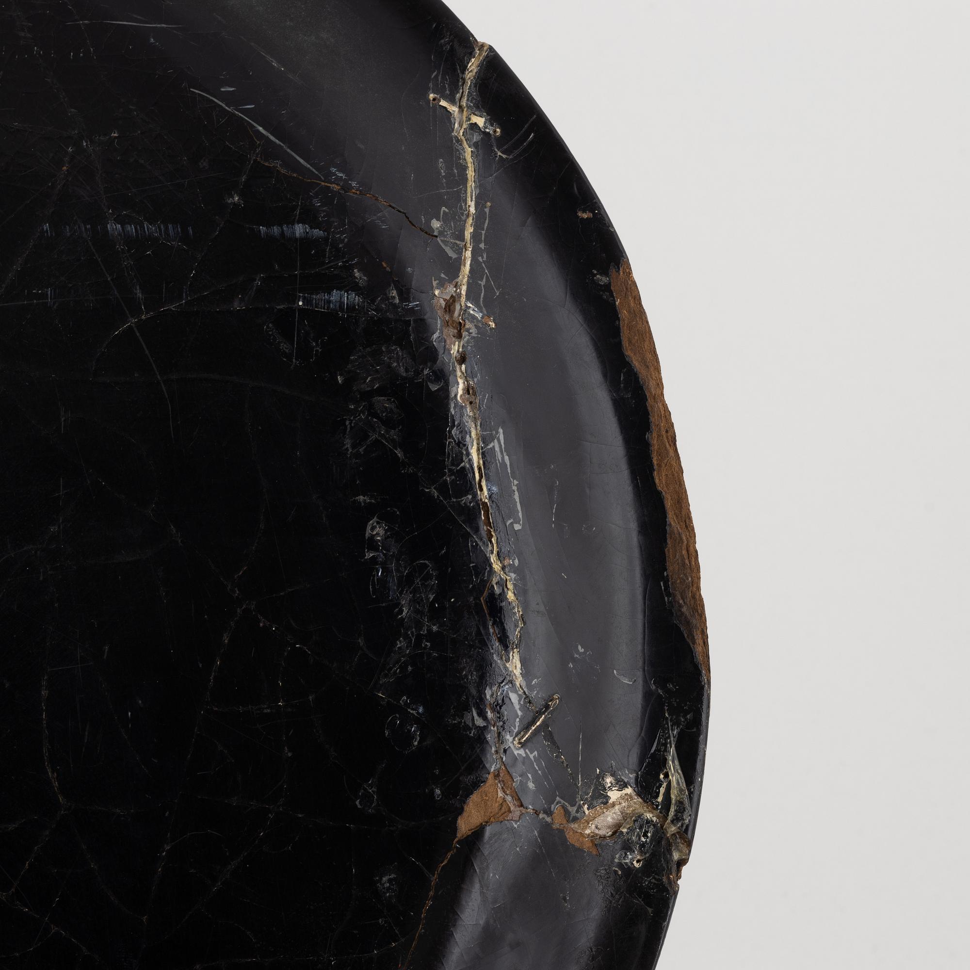 Brickor 2 st, troligen ryska, 1800-tal.