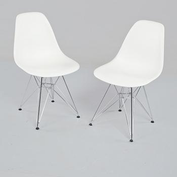 STOLAR, ett par, "Plastic chair", Charles och Ray Eames, Vitra, 2000-tal.