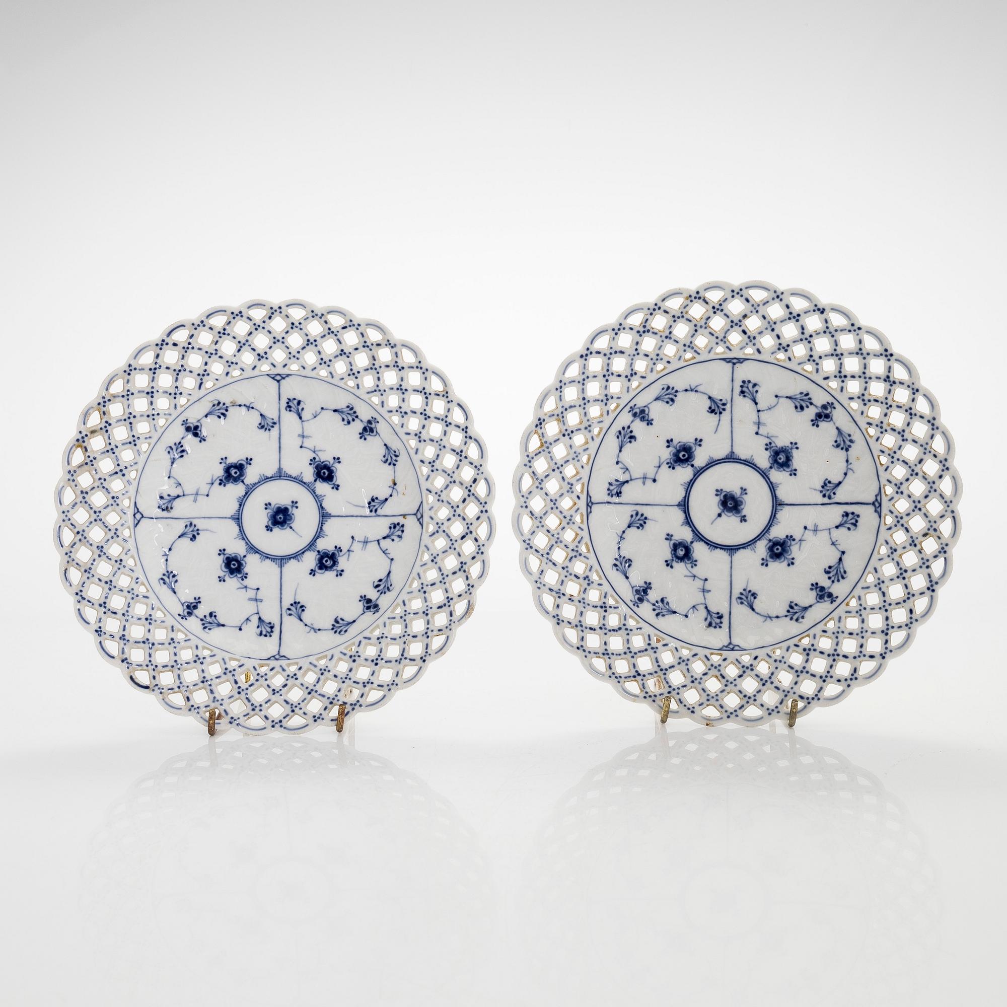 A set of six 'Musselmalet' porcelain pieces, Royal Copenhagen, Denmark.
