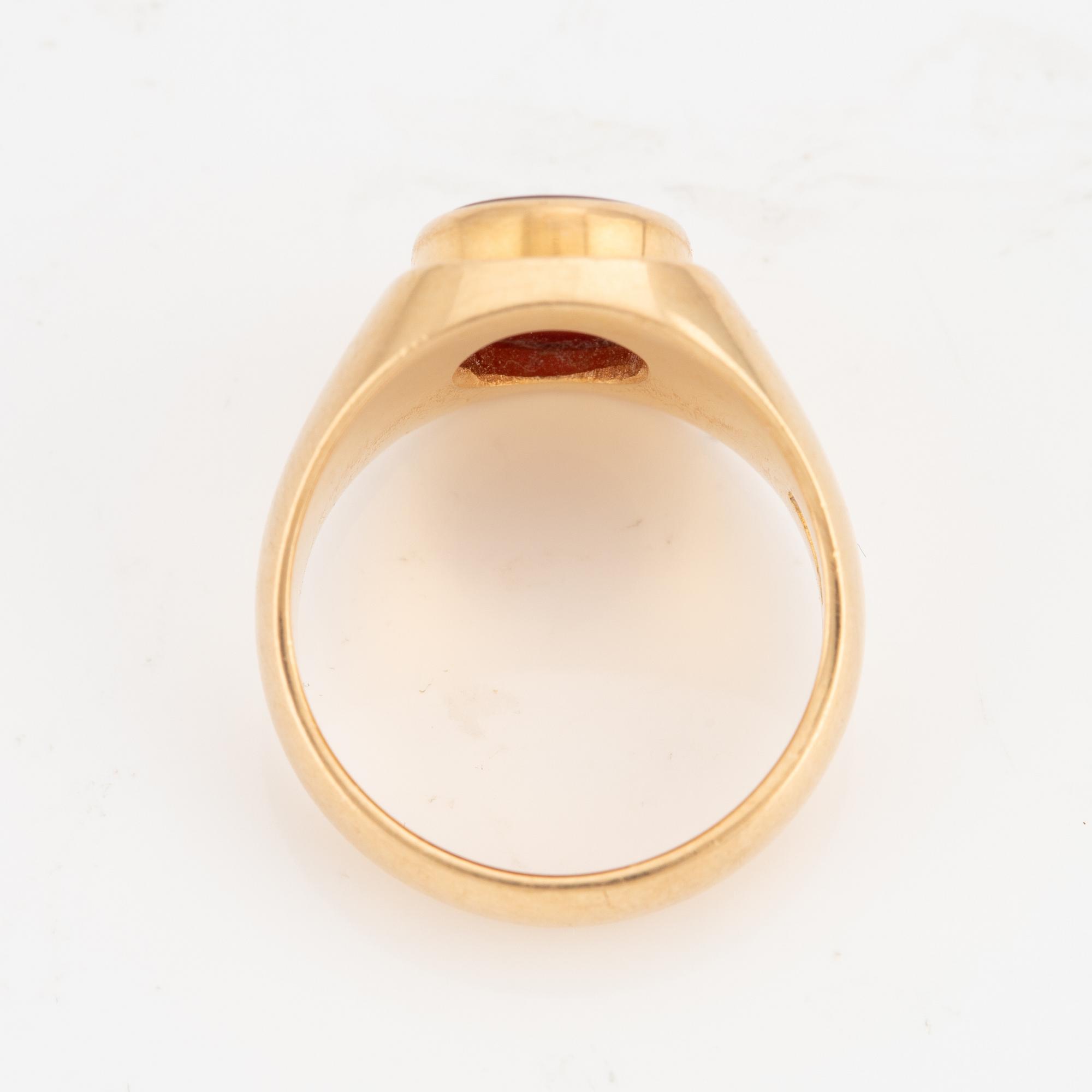 Vapenring, 18k guld och skuren karneol, för grevliga ätten von Rosen (nr. 85).