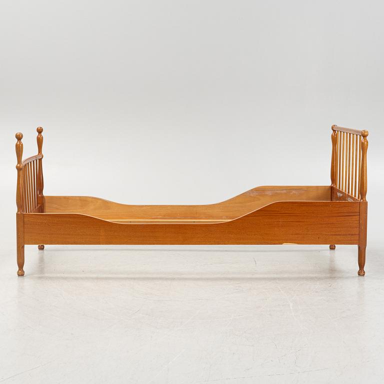 Josef Frank, sängram, modell B 860, Firma Svenskt Tenn, 1900-talets mitt.