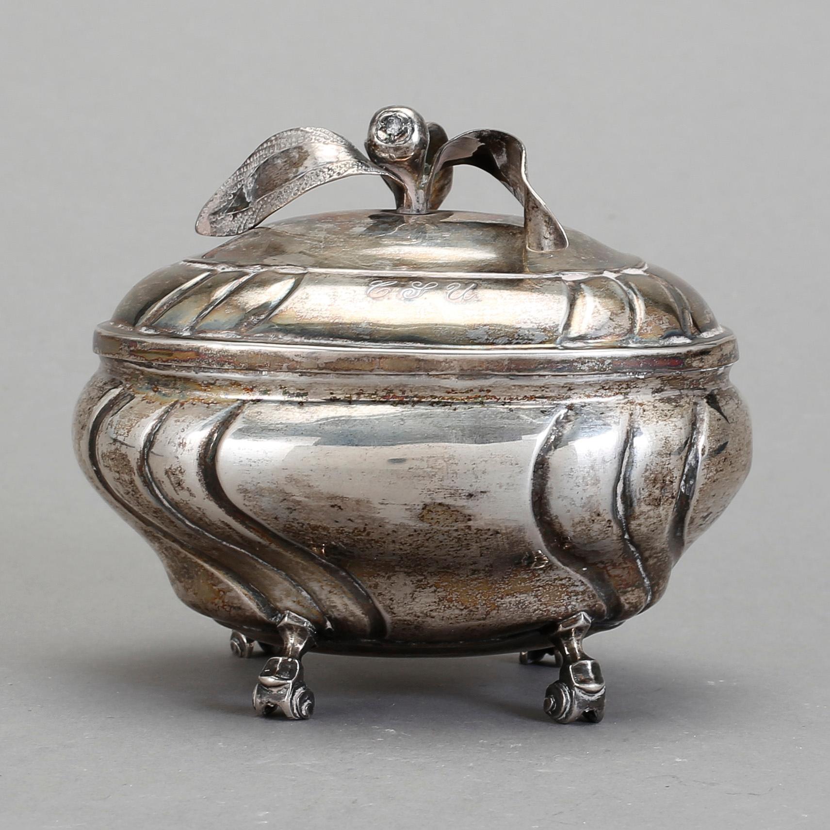 SOCKERSKRIN, silver, Johan Ascher, Växjö 1762.Total vikt 227 cm. Senbarock/Rokoko.