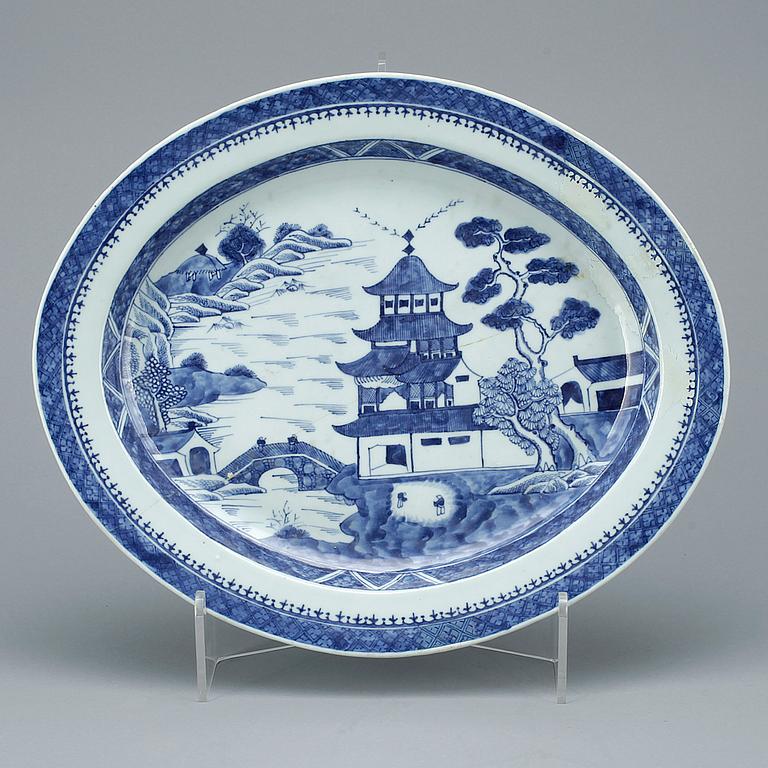 STEKFAT, porslin, Kina, Jiaqing (1796-1820).