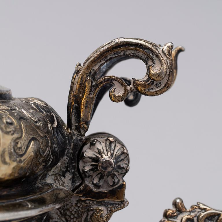 A GERMAN BAROQUE SILVER TANKARD, Nürnberg ca 1660s, unidentified goldsmith, weight  679 g.