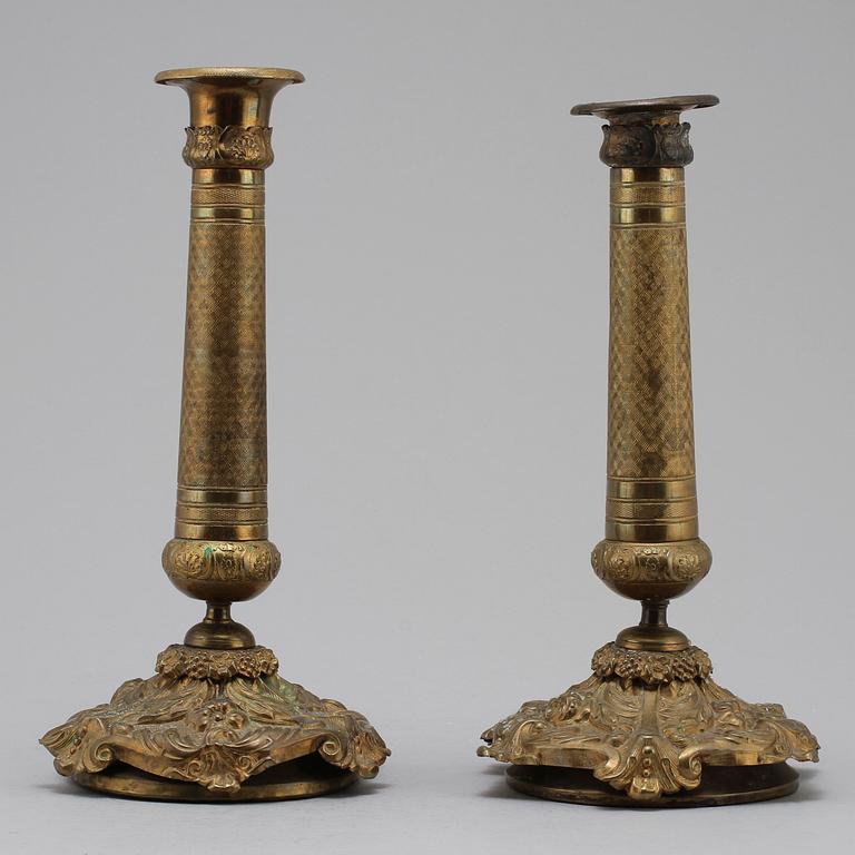 LJUSSTAKAR, ett par, senempire, 1800-talets andra kvartal.