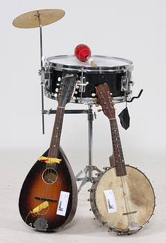 MUSIKINSTRUMENT, 4 st, 1900-tal.