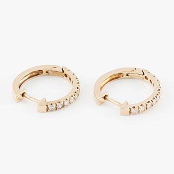 Earrings, hoops, 14K gold with brilliant-cut diamonds.