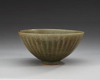SKÅL, keramik. Yuan/Ming dynastin. Longquan.