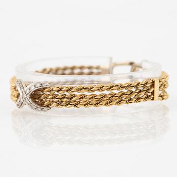 Bracelet in 18K gold with octagon-cut diamonds.