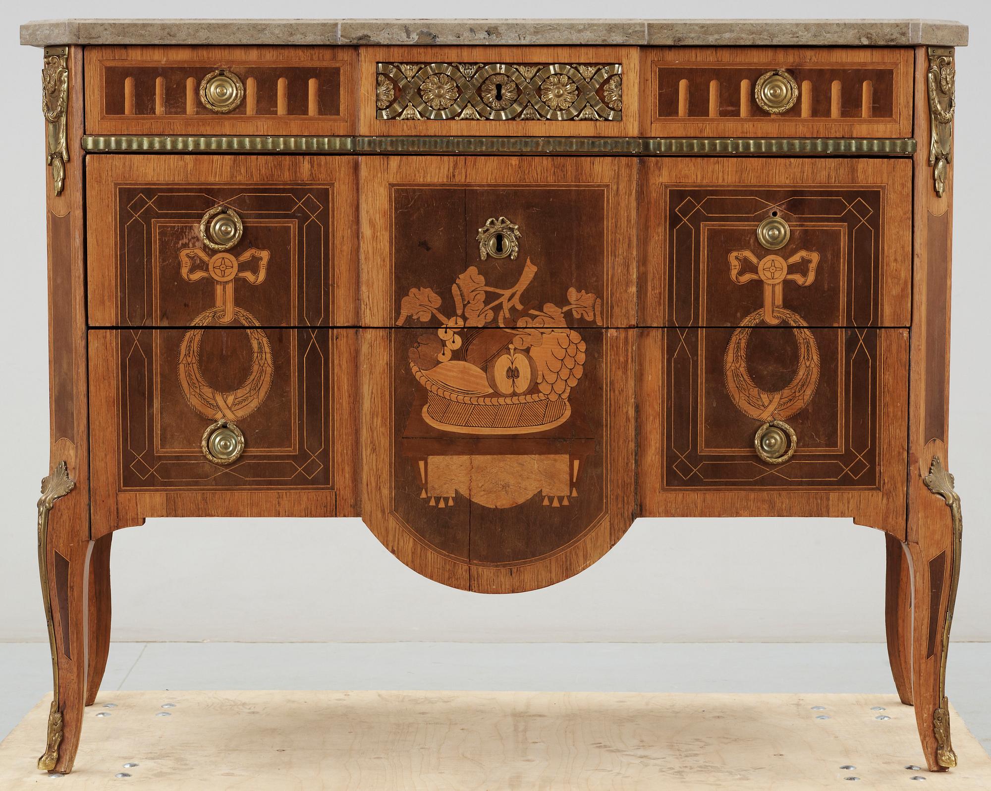 BYRÅ, gustaviansk stil, 1800-talets slut.