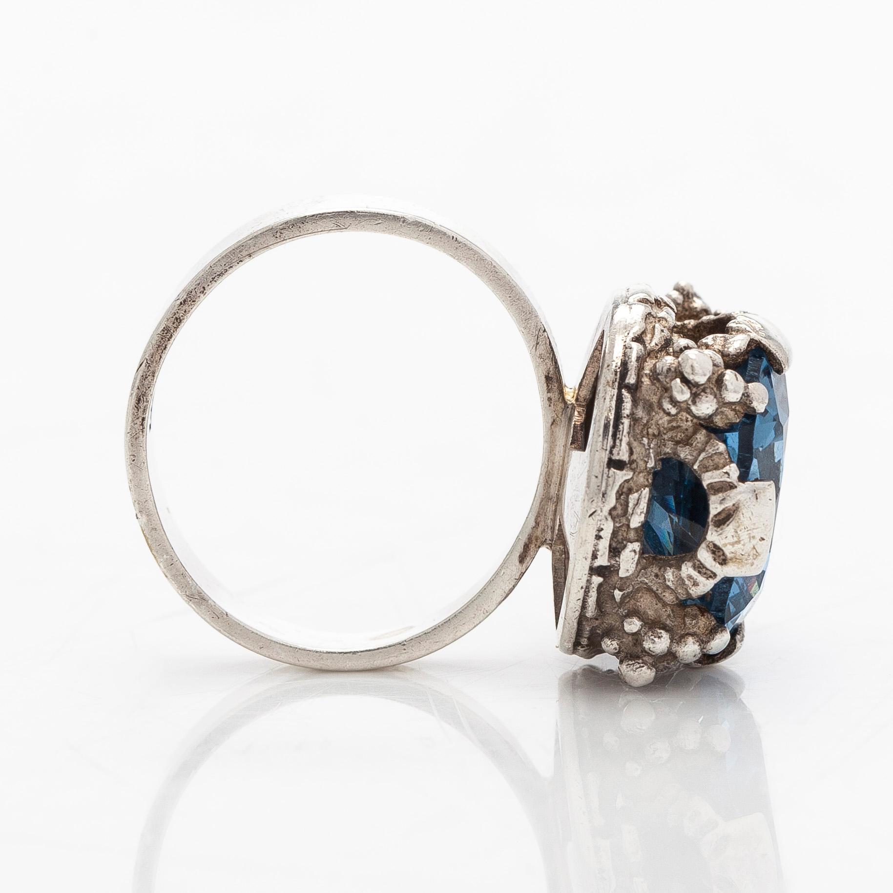 Martti Viikinniemi, ring, fasettslipad syntetisk spinel,  silver, Heinola 1968.