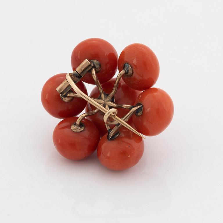 Set, bangle, necklace and brooch, coral.