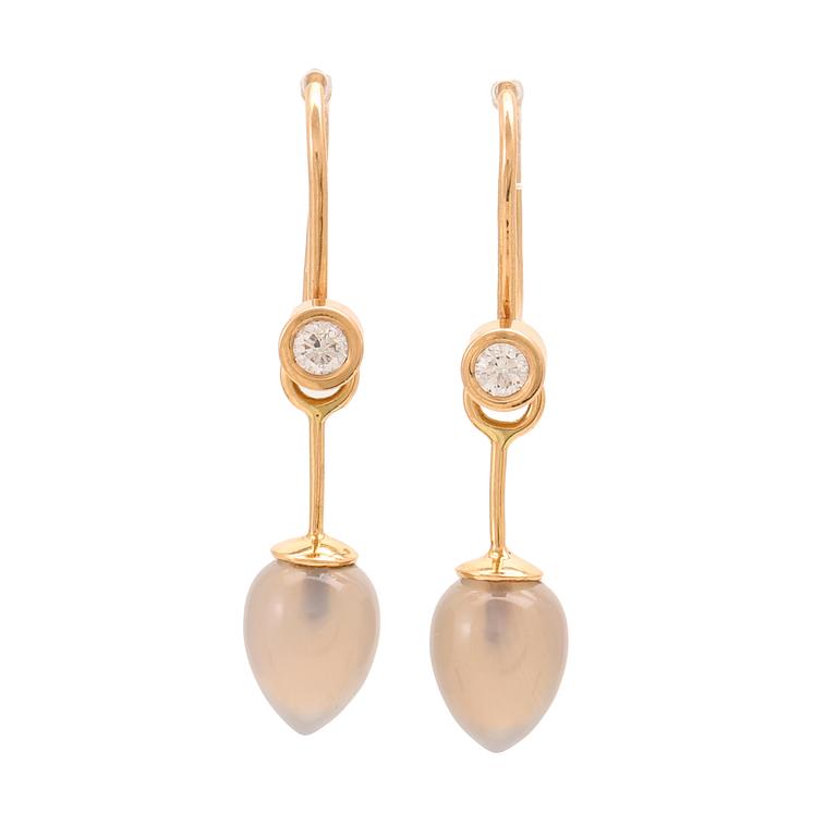 Earrings 18K gold, brilliant-cut diamonds 0.20 ct, two pairs of cultured freshwater pearls and drops of moonstone.