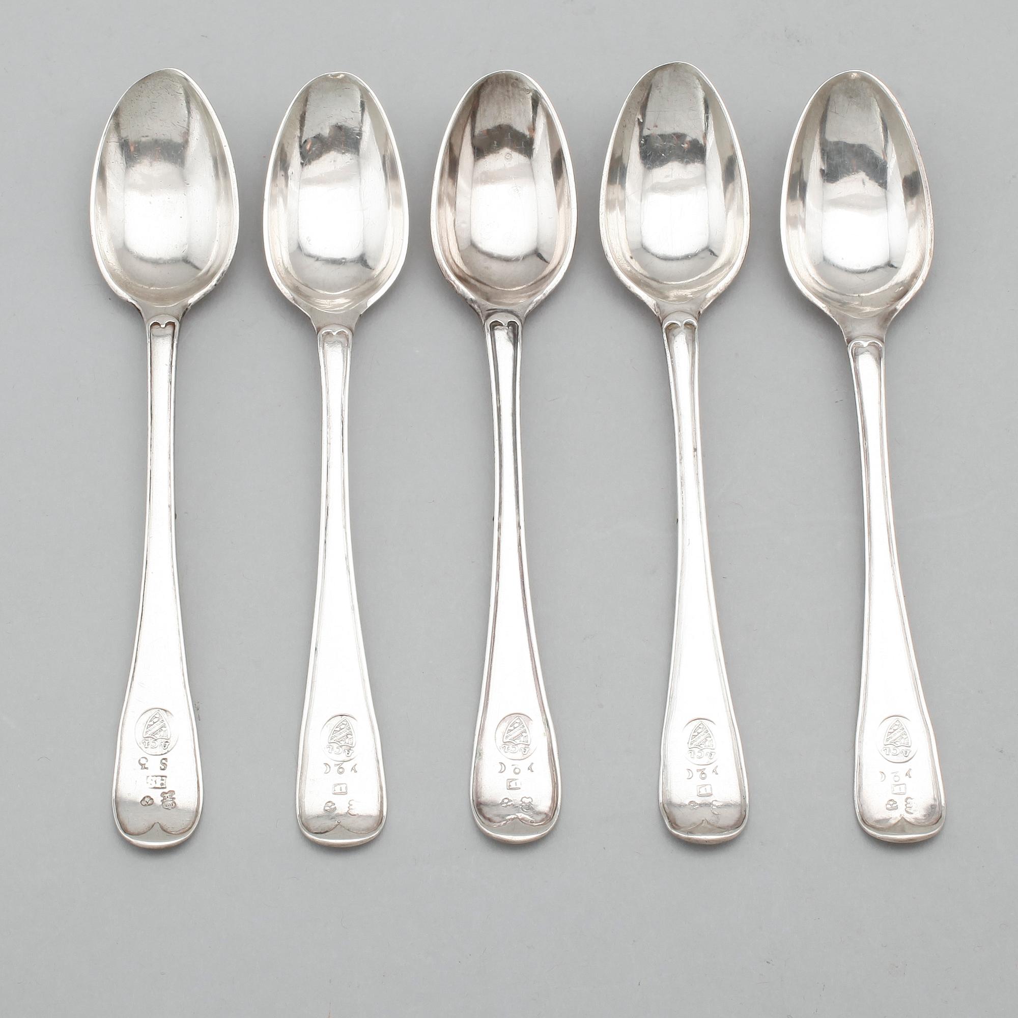 DESSERTSKEDAR, 5 st, silver, Johan Fagerberg (4), Karlskrona 1805 o Johan Henrik Schvart, Karlskrona 1824. Vikt ca 99 g.