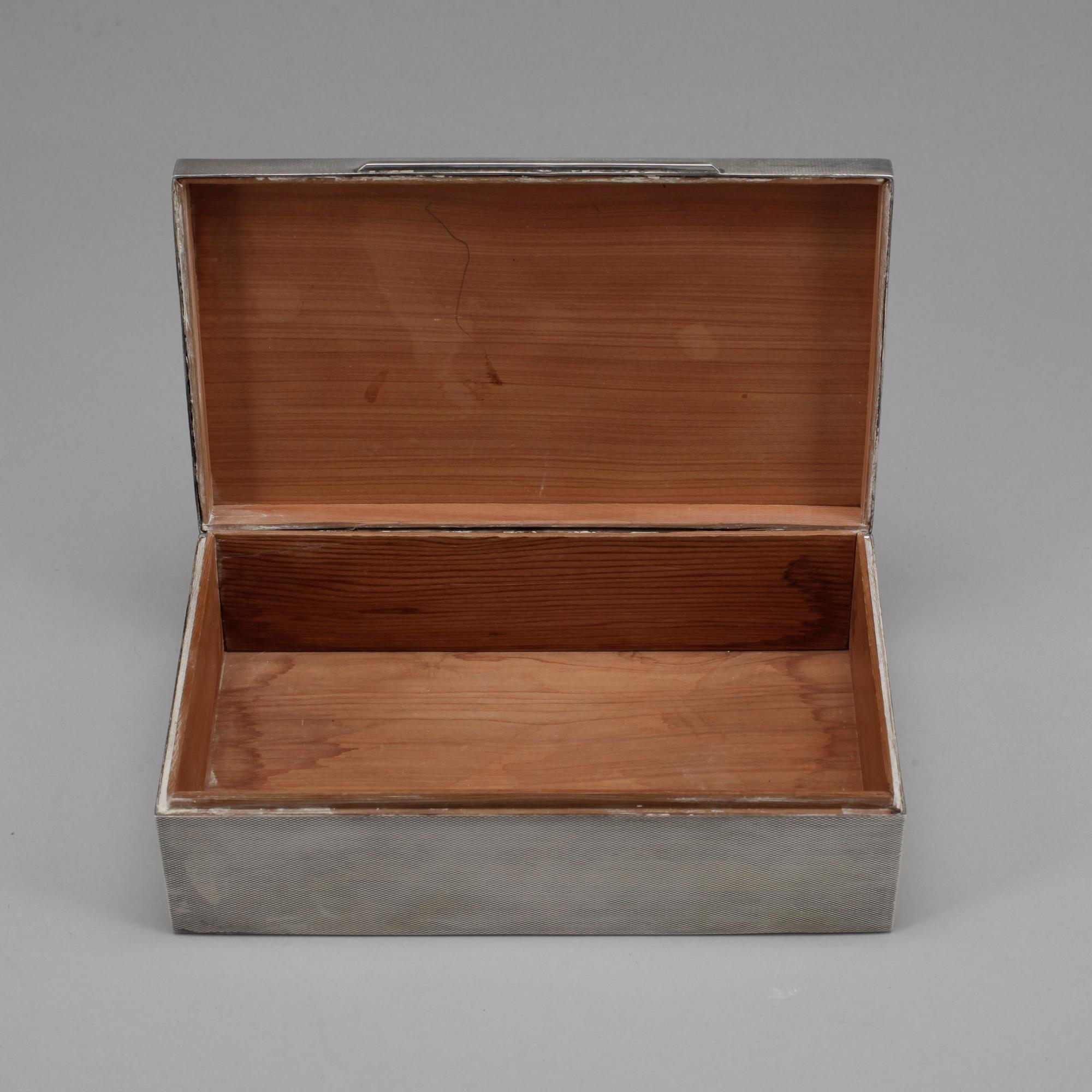 CIGARETTSKRIN, sterling silver, 1900-talets första hälft.